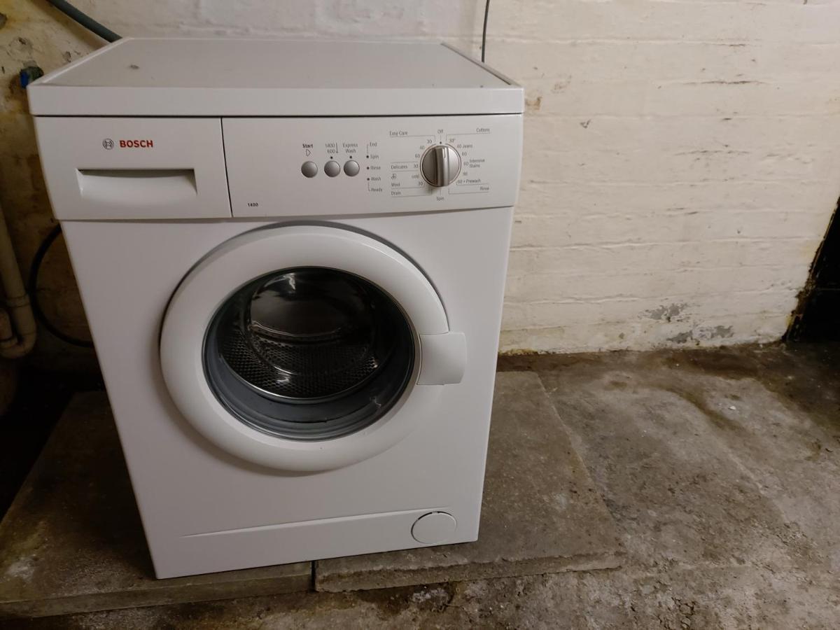 Spacious Two Bedroom House, Parking And Wifi リーズ エクステリア 写真