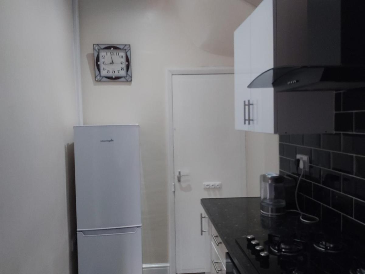 Spacious Two Bedroom House, Parking And Wifi リーズ エクステリア 写真