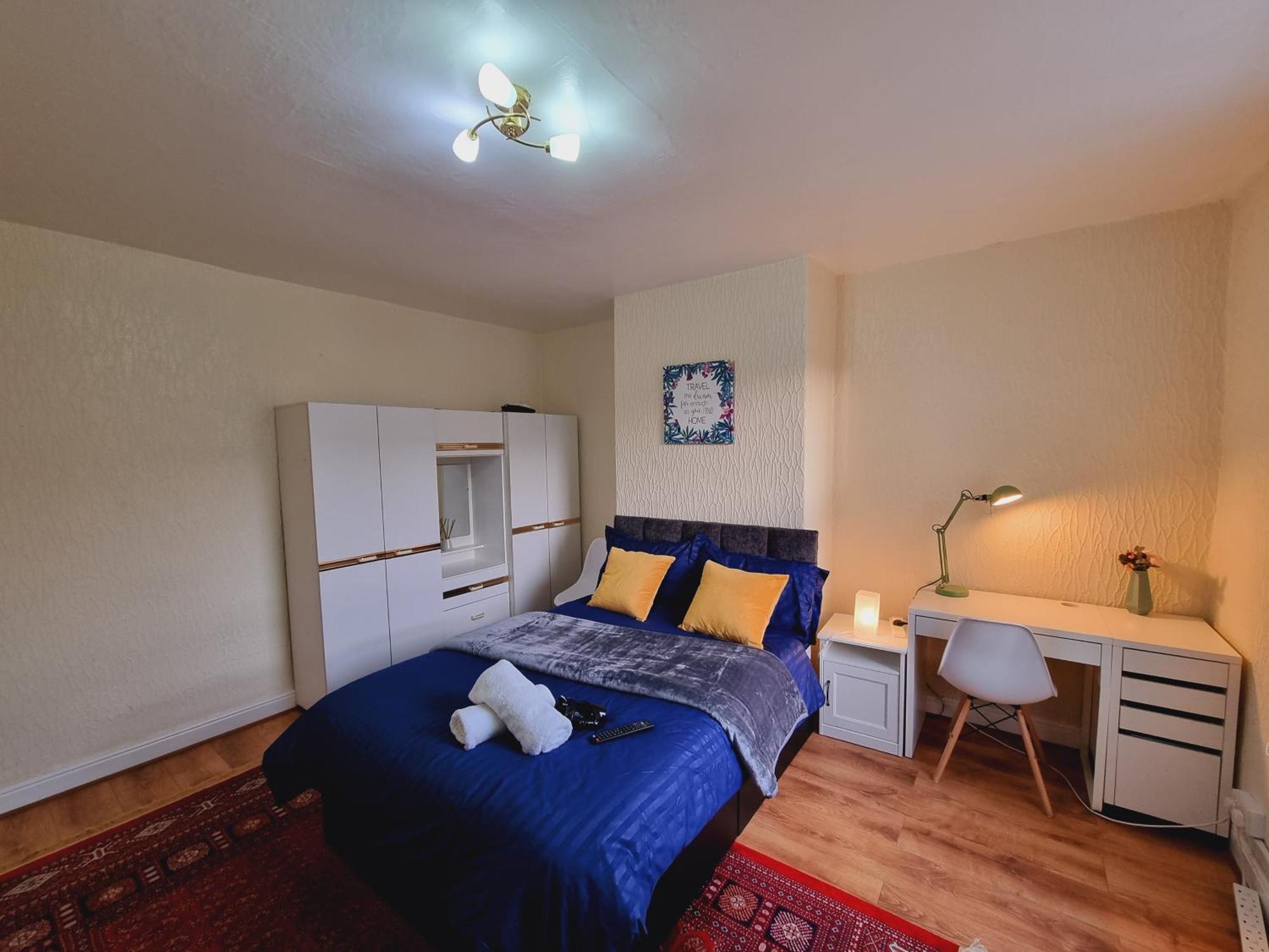 Spacious Two Bedroom House, Parking And Wifi リーズ エクステリア 写真