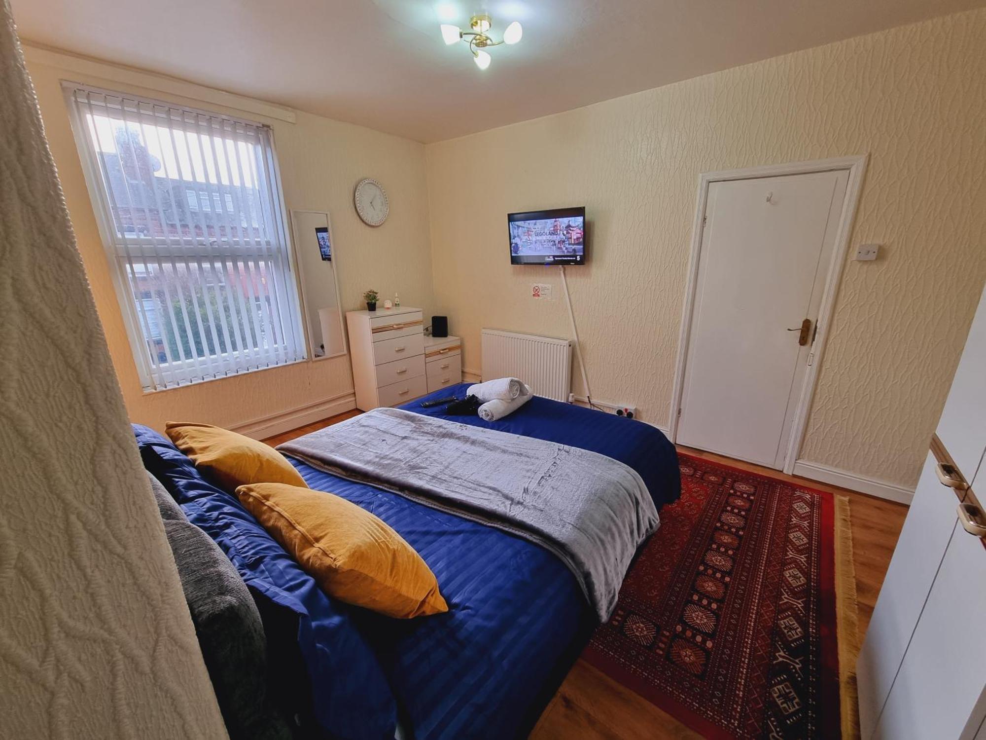 Spacious Two Bedroom House, Parking And Wifi リーズ エクステリア 写真