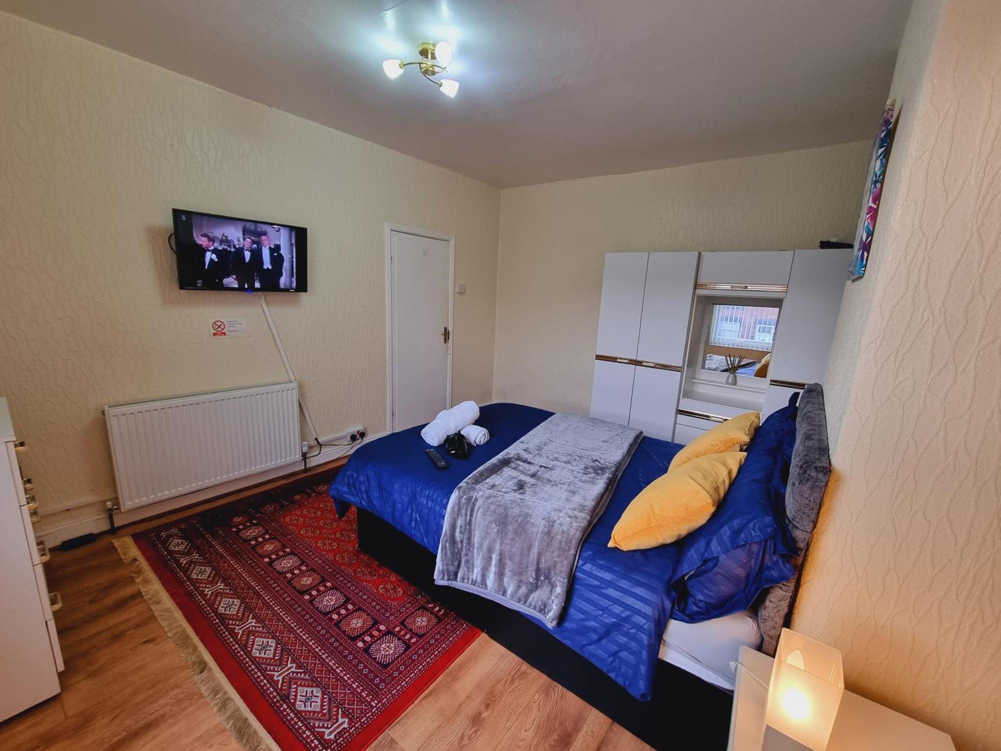 Spacious Two Bedroom House, Parking And Wifi リーズ エクステリア 写真